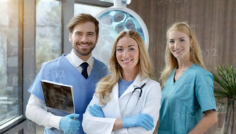 KI generated, RF, woman, woman, man, doctor, medical, medical team, team, 30+, years, attractive, attractive, medical practice, look at an x-ray, x-ray, examination, check-up, health, blond, blonde, blonde, beautiful teeth, long hair, beard bearer, three people