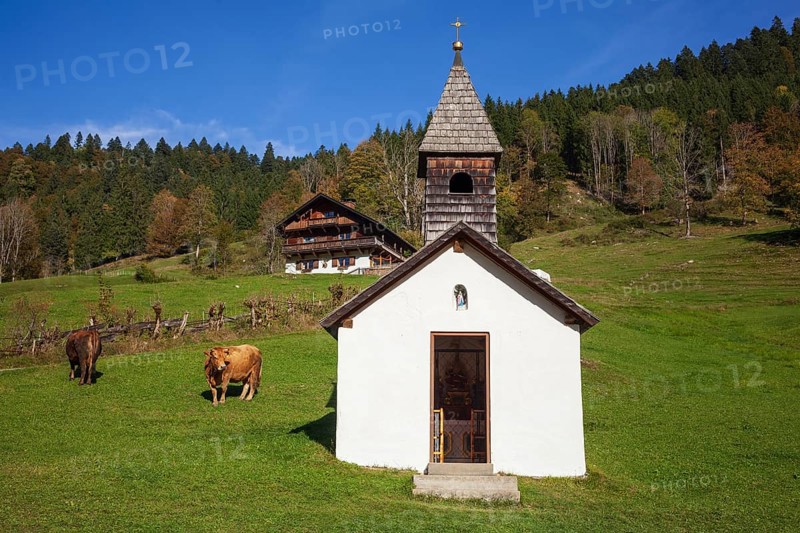 Graseck Alm with huts, chapel and hiking trail, Garmisch-Partenkirchen, Werdenfelser Land, Upper Bavaria, Bavaria, Germany, Europe