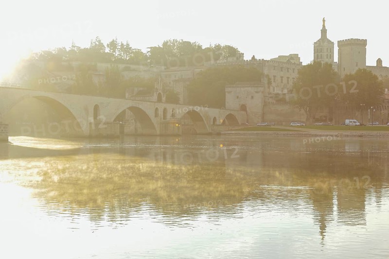 Pont St.-Benetzet and Papast Palace at sunrise, Avignon, Provence, France, Europe