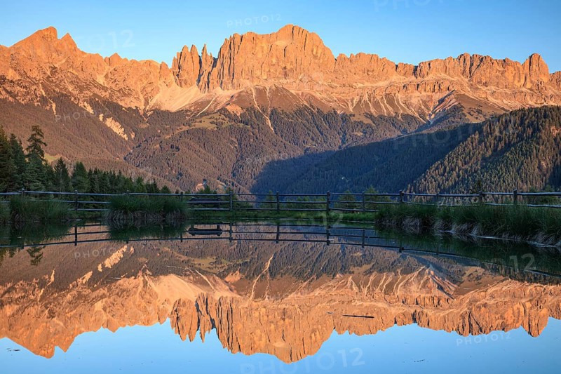 Mountains reflected in a small mountain lake, sunset, evening light, Wuhnleger, view of rose garden, Dolomites, South Tyrol, Italy, Europe