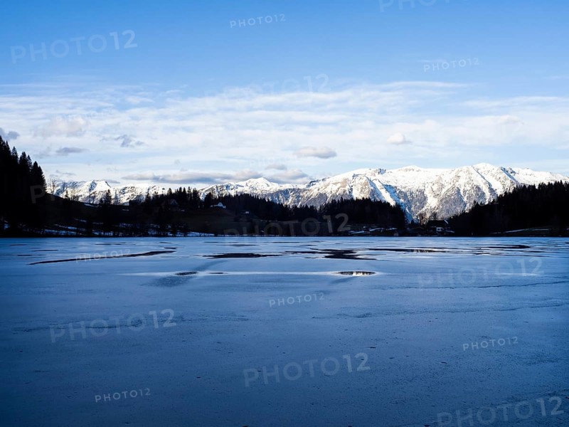 Winter atmosphere, frozen Gleinkersee, behind the Sengsengebirge, Spital am Pyhrn, Totes Gebirge, Pyhrn-tidal creek region, Pyhrn-Eisenwurzen, Traunviertel, Upper Austria, Austria, Europe