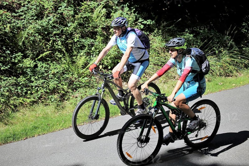 Couple mountain biking in the Palatinate Forest