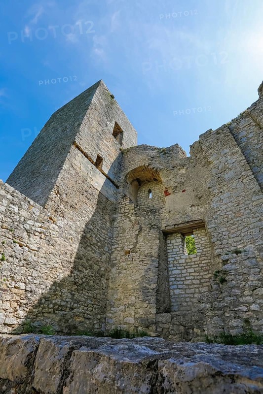 Ruin Reussenstein, ruin of a rock castle above Neidlingen, rock above the Neidlingen valley, ministerial castle of the Teck lordship, wall, stones, historical building, Neidlingen, Swabian Alb, Baden-Wuerttemberg, Germany, Europe