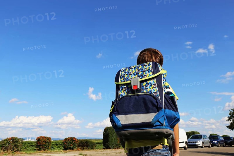 Schoolchild in road traffic, Mutterstadt, Rhineland-Palatinate