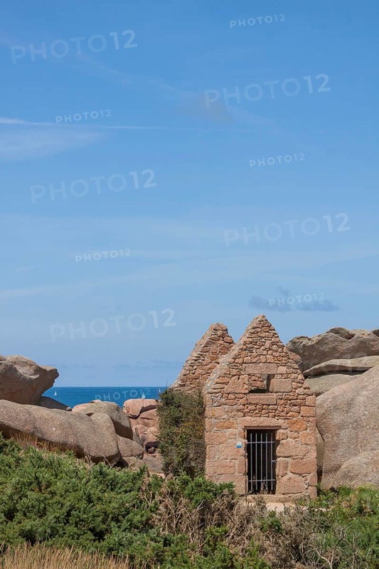 Ruin of an old (gunpowder) powder magazine, customs officers' path, customs officers' path near Ploumanach, Cote de Granit Rose, Brittany, France, Europe