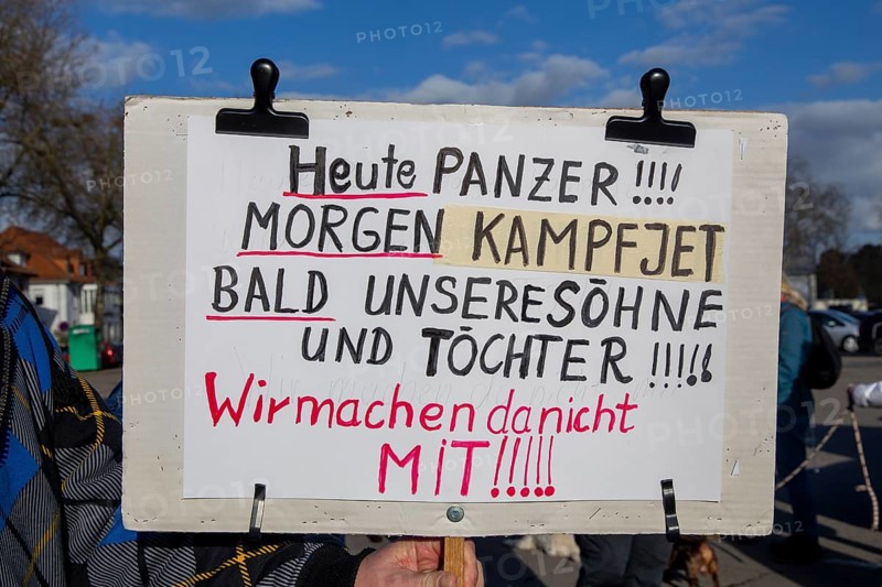 Demonstration in Landau in der Pfalz in favour of peace negotiations, affordable energy and living costs and politicians' liability. The demonstration was organised by a private individual