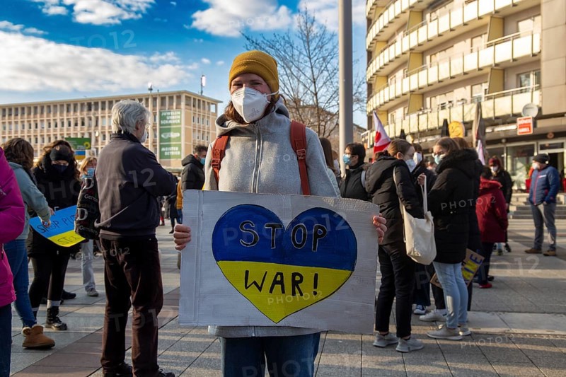 Peace demonstration against the war in Ukraine in the cities of Ludwigshafen and Mannheim with a joint closing rally in the courtyard of honour at Mannheim Palace