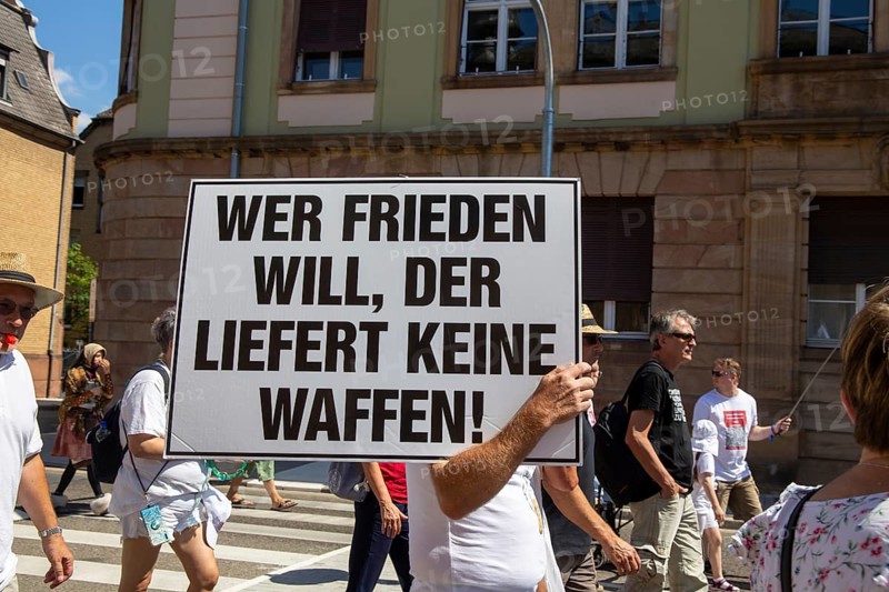Demonstration in Landau, Palatinate: The demonstration was directed against the government's planned corona measures. There were also calls for peace negotiations instead of arms deliveries