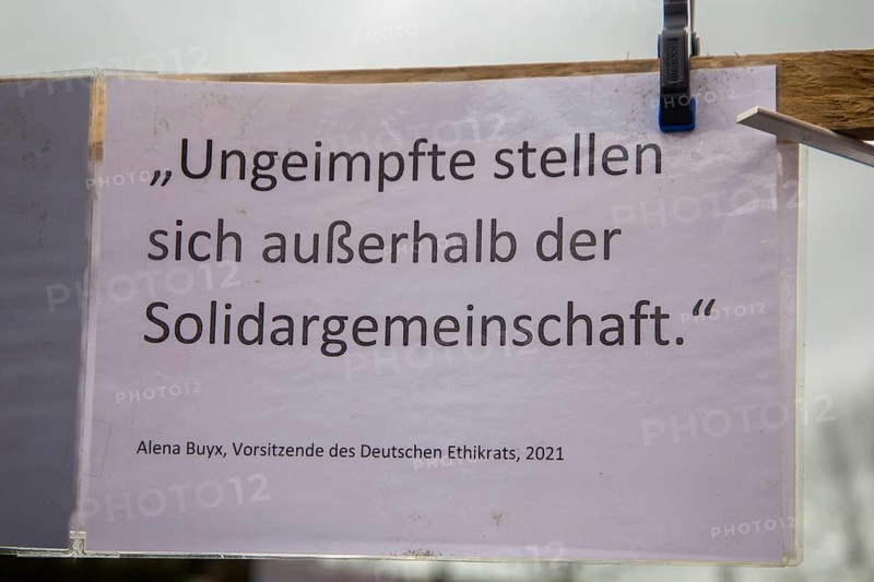 Karlsruhe, 10 December 2023: Large demonstration in favour of reappraisal of the coronavirus measures. A symbolic criminal complaint was filed against the members of the Bundestag who voted in favour of mandatory vaccination at the facilities