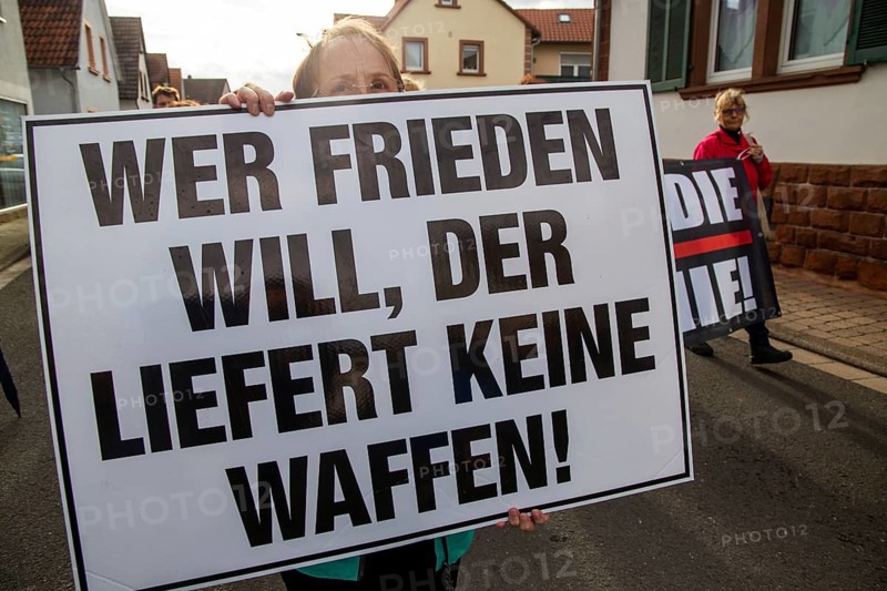 Demonstration in Herxheim near Landau (Palatinate) : Under the slogan Herxheim stands up, a joint march of craftsmen, farmers and small and medium-sized businesses, the arms deliveries, energy prices and the continuation of corona measures were denounced, among other things