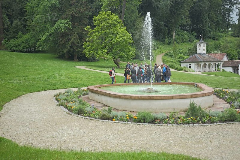 Park, fountain with fountain and guardhouse, group of people, princely camp, Auerbach, Bensheim, Hesse, Bergstrasse, Odenwald, Germany, Europe