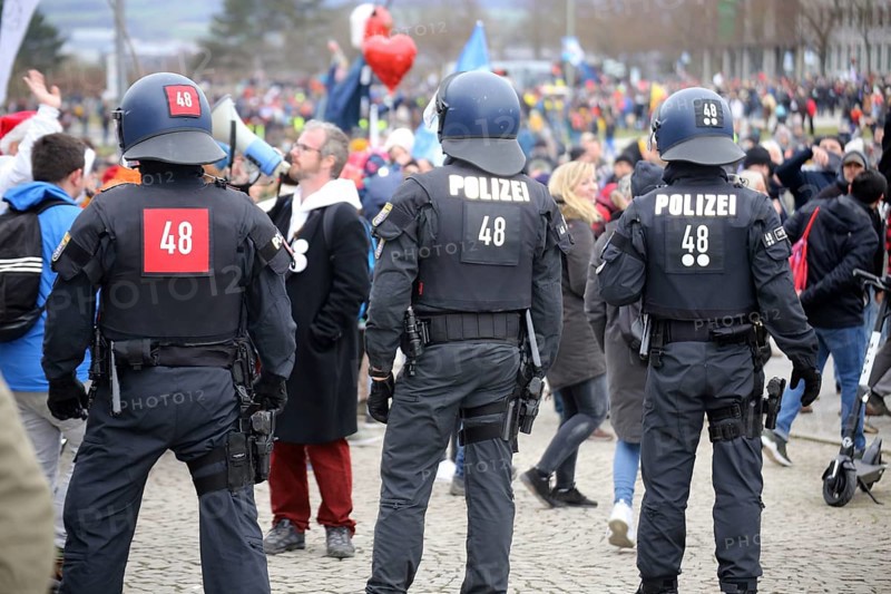 Large demonstration by critics of the corona measures in Kassel: Protests took place simultaneously in many countries under the motto World Wide Demonstration for Freedom, Peace and Human Rights