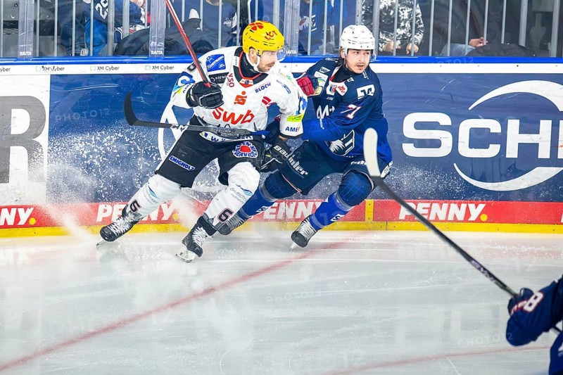 Game scene Adler Mannheim against Fischtown Pinguins Bremerhaven (PENNY DEL, German Ice Hockey League)