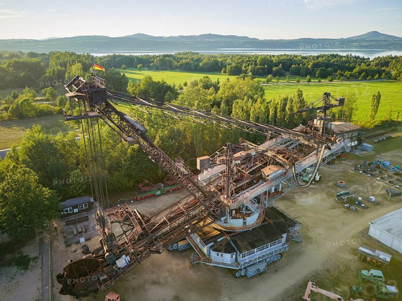 The excavator 1452 with the type designation SRs 1200 is a bucket wheel excavator that was manufactured in 1961 by VEB Schwermaschinenbau Lauchhammerwerk for lignite mining and was in use until 2001. After being decommissioned, the bucket-wheel excavator remained in the former Berzdorf open-cast mine near Goerlitz (now Lake Berzdorf) and has since been preserved as a museum by the Berzdorf - Oberlausitz Mining Witness Association. Due to its significance in terms of local and technical history, it has also been included in the