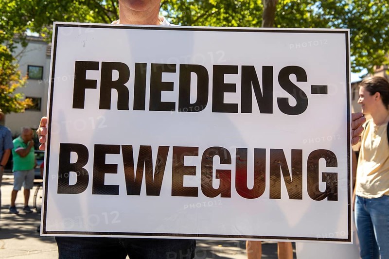 Demonstration in Landau, Palatinate: The demonstration was directed against the government's planned corona measures. There were also calls for peace negotiations instead of arms deliveries