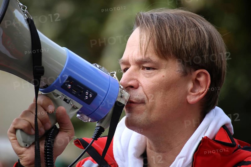 Corona protests in Mannheim: Several hundred opponents of the current corona measures gather at a rally organised at short notice. Among the speakers was Dr Bodo Schiffmann