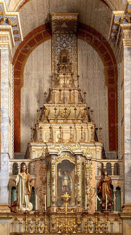 Ornately decorated altar inside the 17th century church of Igreja de Santiago, Tavira, Algarve, Portugal, Southern Europe, Europe