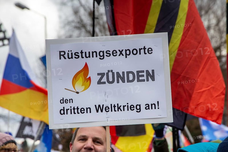 A large peace demonstration took place in Ramstein. Several thousand participants demonstrated under the slogan AMI STOP arms exports to Ukraine