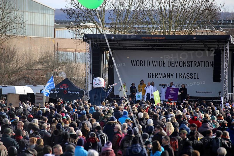 Large demonstration by critics of the corona measures in Kassel: Protests took place simultaneously in many countries under the motto World Wide Demonstration for Freedom, Peace and Human Rights