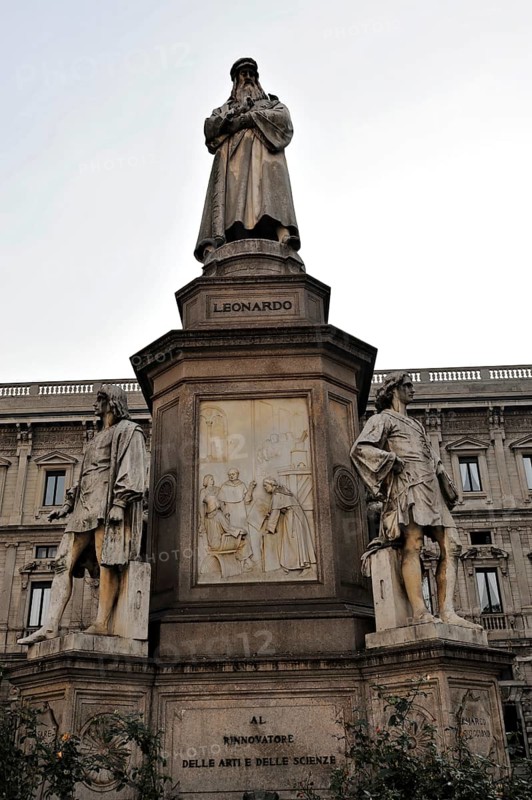 Monument by Pietro Magni, Leonardo da Vinci from 1872, Piazza della Scala, Milan, Italy, Europe