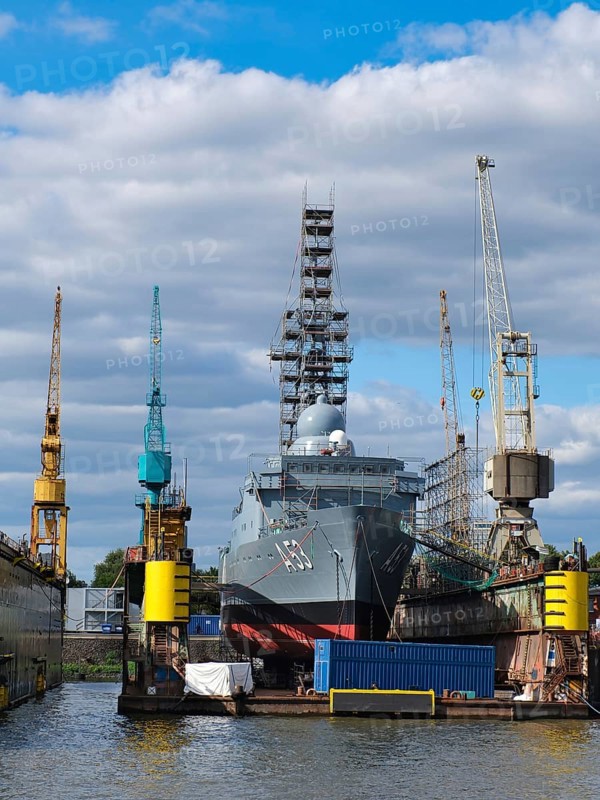 Warship in the dockyard in Hamburg harbour, Bundeswehr, Hanseatic City of Hamburg, Hamburg, Germany, Europe