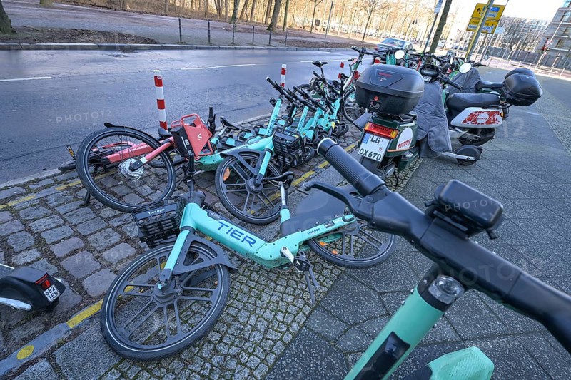 Jelbi Mobility Station, Tier Leihfahrraeder, Lennestrasse, Mitte, Berlin, Germany, Europe