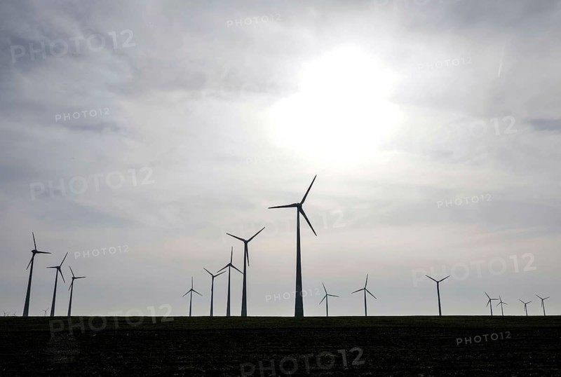 Windmills in a wind farm, Nauen, 03/03/2021
