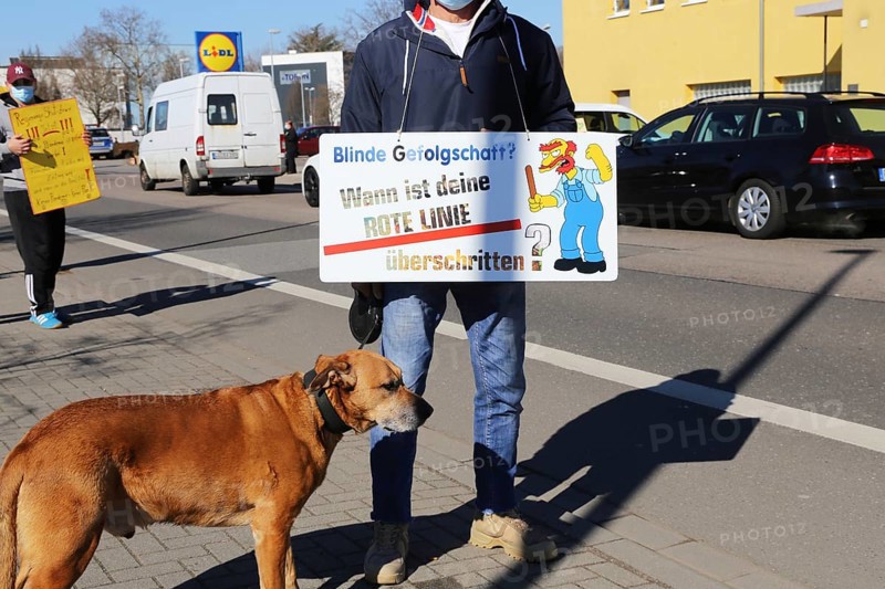 Rally against the corona measures: Demonstrators express their criticism of the corona policy with an authorised sign campaign in Industriestrasse in Ludwigshafen