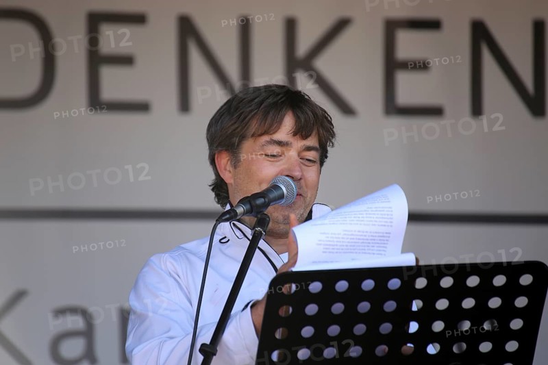 Karlsruhe: Michael Ballweg speaks at the Corona protests against the measures taken by the federal government. The protests were organised by the Querdenken 721 Karlsruhe initiative