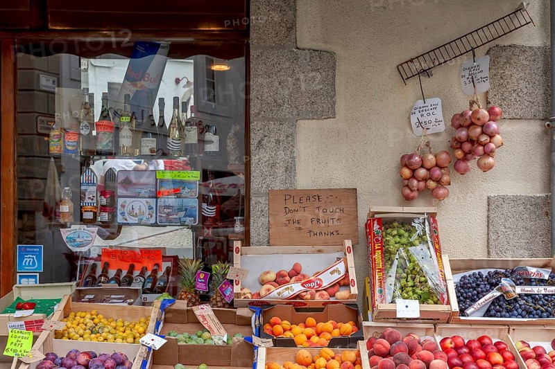 Shop with a range of different types of fruit and the famous Roscoff onions, Roscoff, Brittany, France, Europe