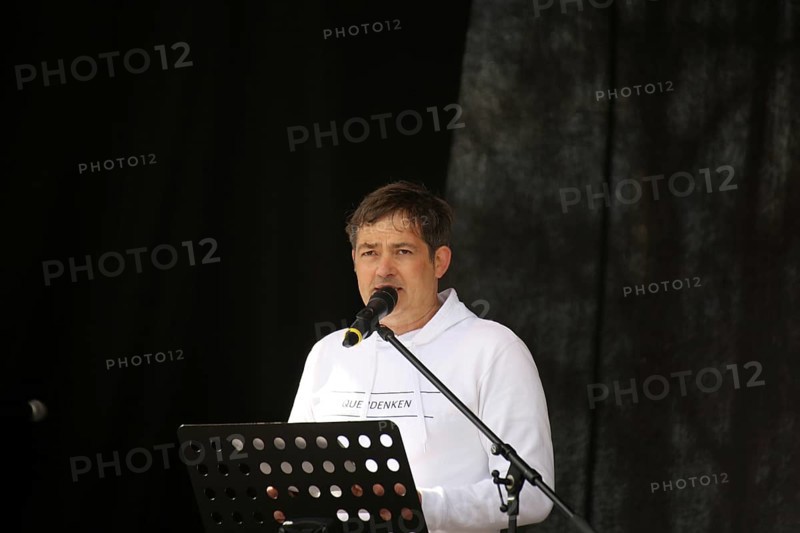 Michael Ballweg speaks at the large lateral thinkers' demonstration in Stuttgart. The motto of the demonstration was Fundamental rights are not negotiable