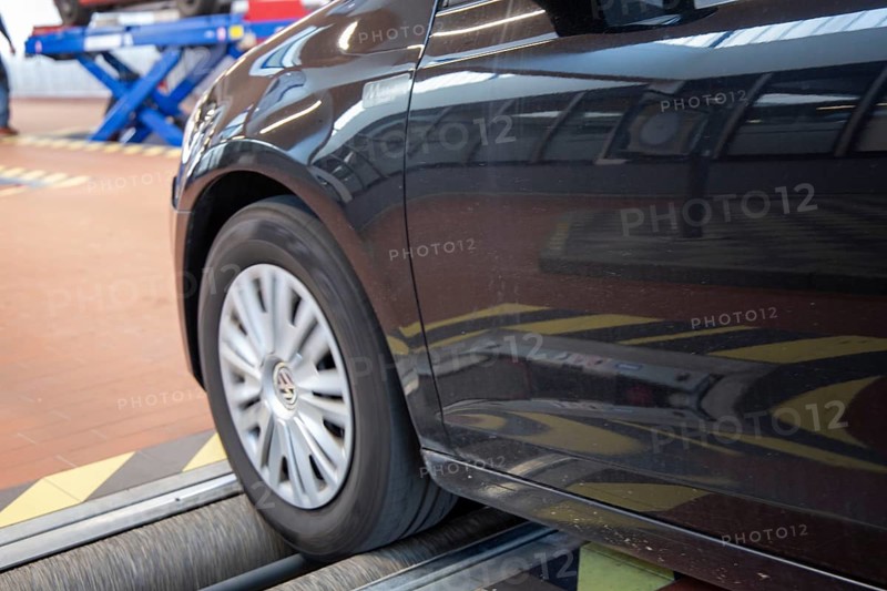 Car on the brake test bench (brake test)