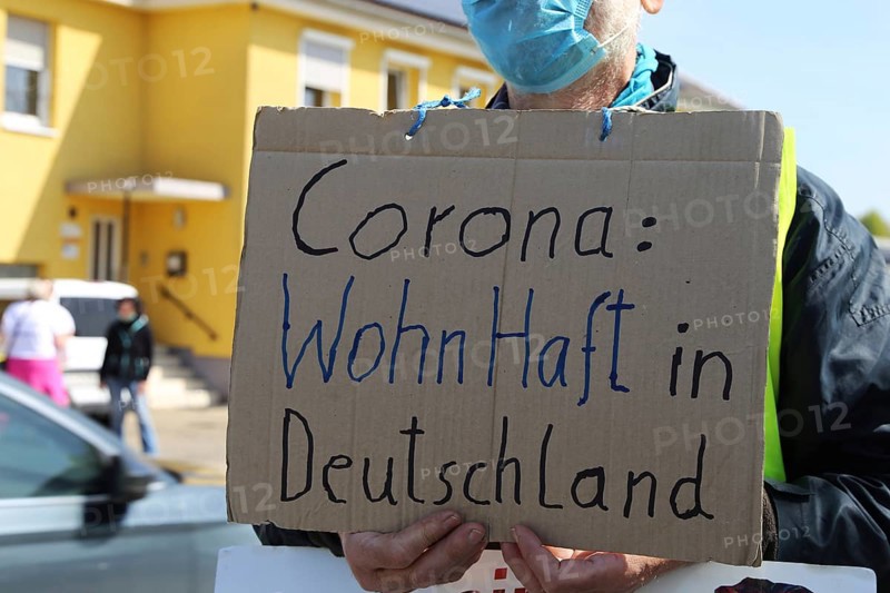Rally against the corona measures: Demonstrators express their criticism of the corona policy with an authorised sign campaign in Industriestrasse in Ludwigshafen