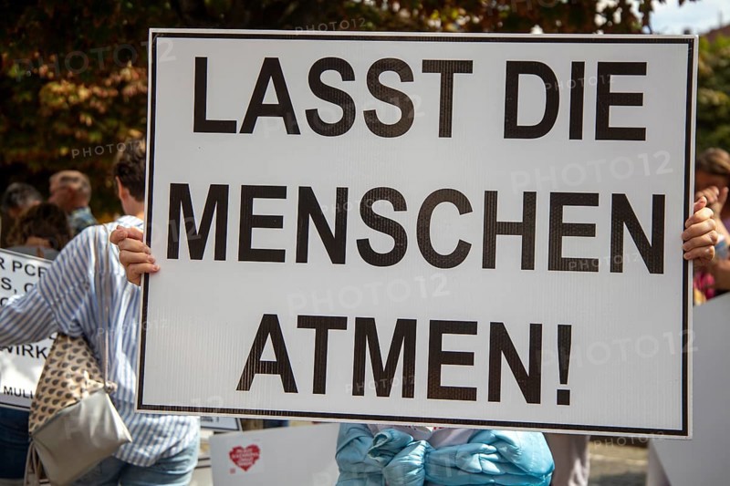 Lateral thinking demo in Darmstadt, Hesse: The demonstration was directed against the corona measures of the past two years as well as future restrictions such as the reintroduction of compulsory masks. There were also calls for a stop to arms deliveries to Ukraine