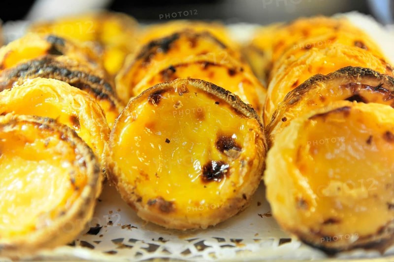 Pastel de Nata, Pasteis de Nata on a plate, custard tart, Portuguese speciality, city centre, Lisbon, Lisboa, Portugal, Europe