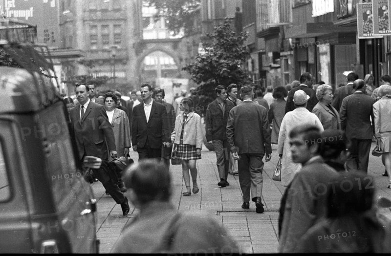 DEU, Germany, Dortmund: Personalities from politics, business and culture from the years 1965-71. Dortmund. Trade. Summer sale (SSV) 1965, Europe
