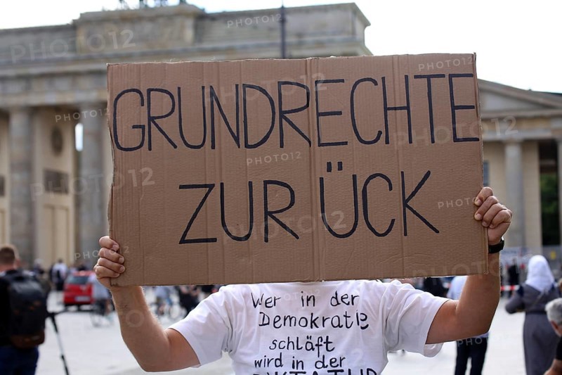 Berlin: The planned lateral thinkers' demonstration for peace and freedom against the German government's corona measures was banned. Some demonstrators were nevertheless on site