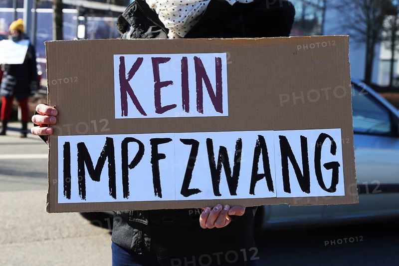Rally against the corona measures: Demonstrators express their criticism of the corona policy with an authorised sign campaign in Industriestrasse in Ludwigshafen
