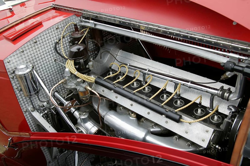 Bugatti Type 57 Atalante 1936 France classic car detail engine