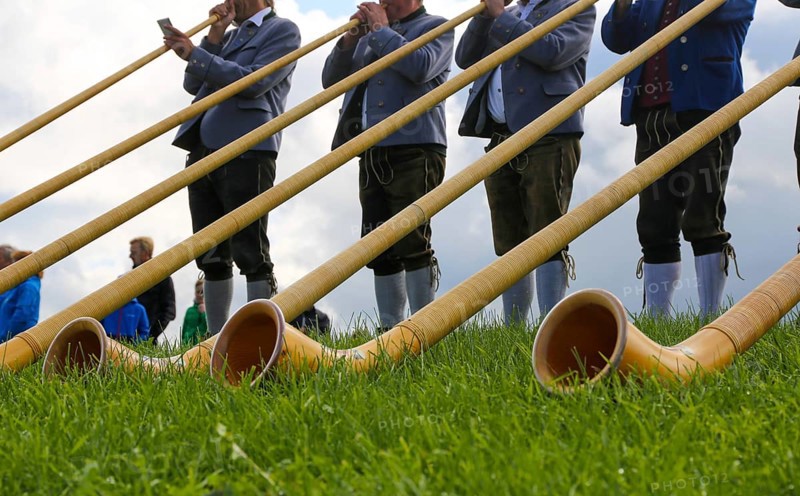 Alphorn players in Bavaria Germany . The alphorn is a traditional wind instrument in the Alps (Waltenhofen, 03/10/2019)