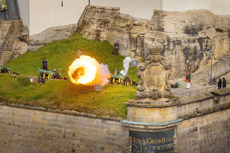 Koenigstein Fortress in Saxon Switzerland. A cannon belonging to the Koenigstein Fortress, built in 1712, was christened DIE STARKE AUGUSTE and fired. By the Electoral Saxon Gunners 1730 of the Rifle Society Friedersdorf., Koenigstein, Saxony, Germany, Europe
