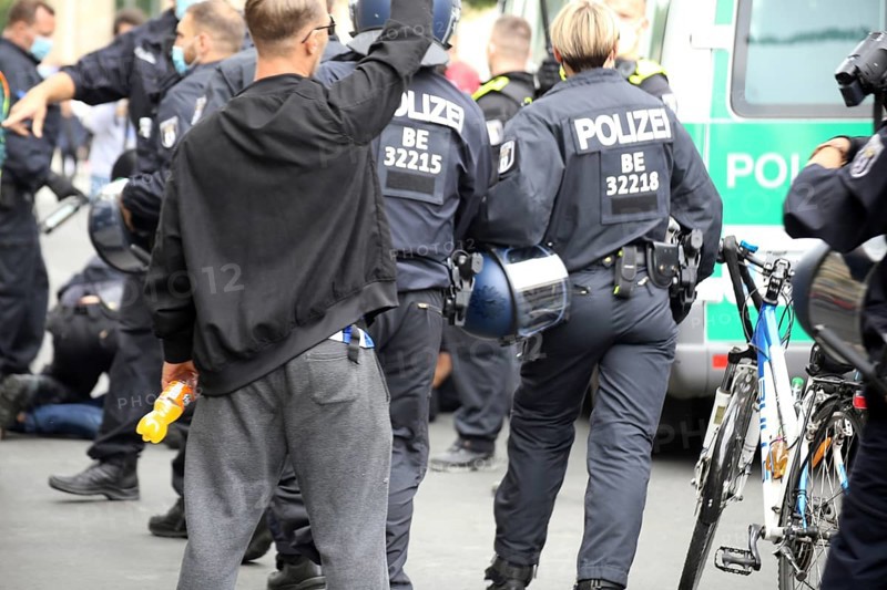 Berlin: The planned lateral thinkers' demonstration for peace and freedom against the German government's corona measures was banned. Some demonstrators were nevertheless on site