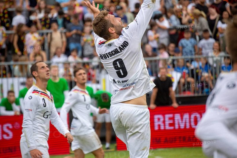 Fistball World Championship from 22 July to 29 July 2023 in Mannheim: At the end of the preliminary round, Germany won 3:0 sets against Italy and finished the preliminary round group A as the winner as expected. Here in the picture: Nick Trinemeier from TSV Pfungstadt