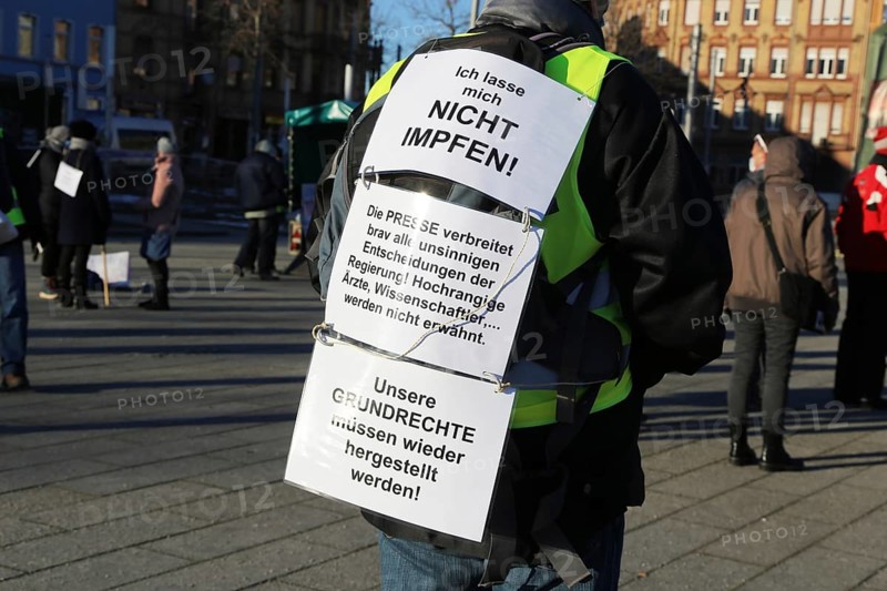 Mannheim: Demonstration against the corona measures. The demonstration was organised by an individual, not by Querdenken. The motto of the demonstration was: For freedom and fundamental rights, for free self-determination, for free vaccination decisions