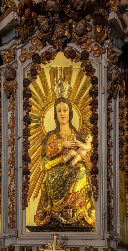 Ornately decorated statue of Blessed Virgin Mary 17th century church of Igreja de Santiago, Tavira, Algarve, Portugal, Southern Europe, Europe