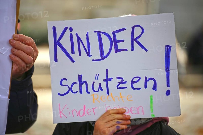 Corona protests in Mannheim: Several hundred opponents of the current corona measures gather at a rally organised at short notice