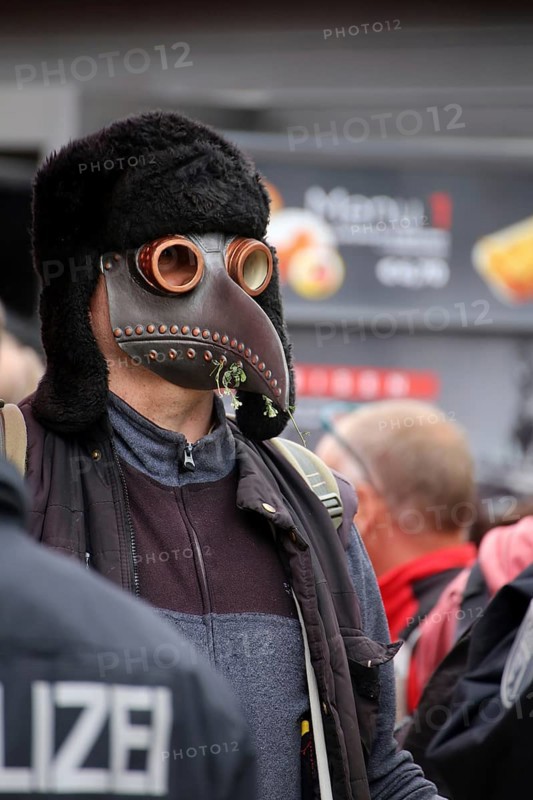 Berlin: The planned lateral thinkers' demonstration for peace and freedom against the German government's corona measures was banned. Some demonstrators were nevertheless on site