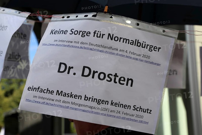 Karlsruhe: Corona protests against the measures taken by the federal government. The protests were organised by the Querdenken 721 Karlsruhe initiative