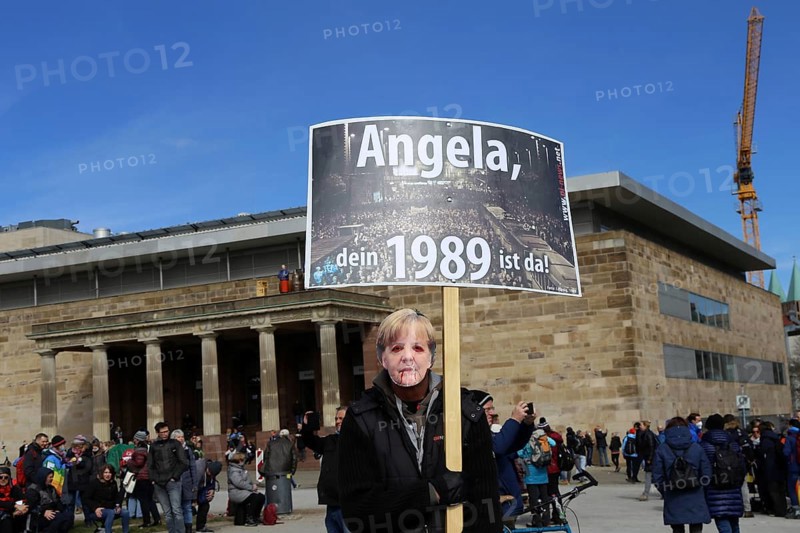 Large demonstration by critics of the corona measures in Kassel: Protests took place simultaneously in many countries under the motto World Wide Demonstration for Freedom, Peace and Human Rights