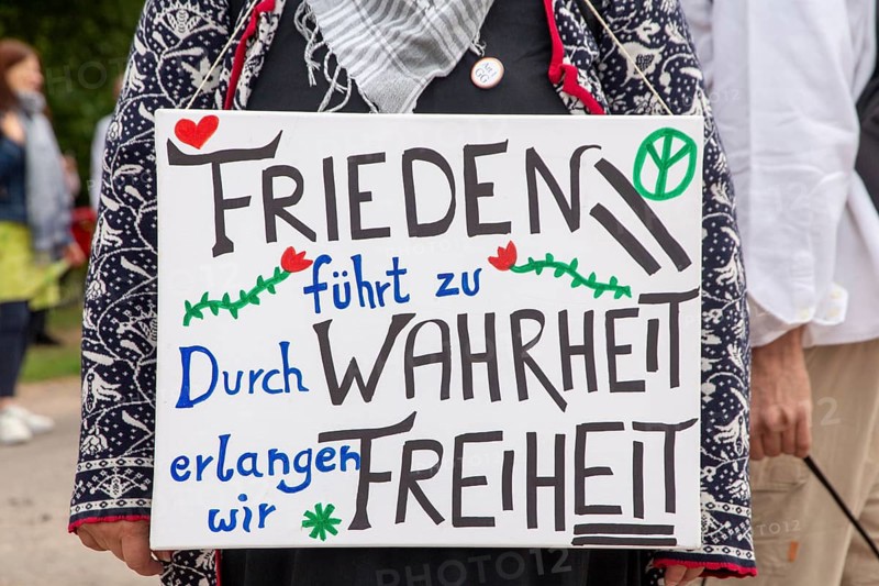 Under the motto Democracy Day, a parade took place in Neustadt-Hambach, followed by a rally at Hambach Castle